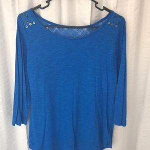 3/4 length sleeves with lace top detail